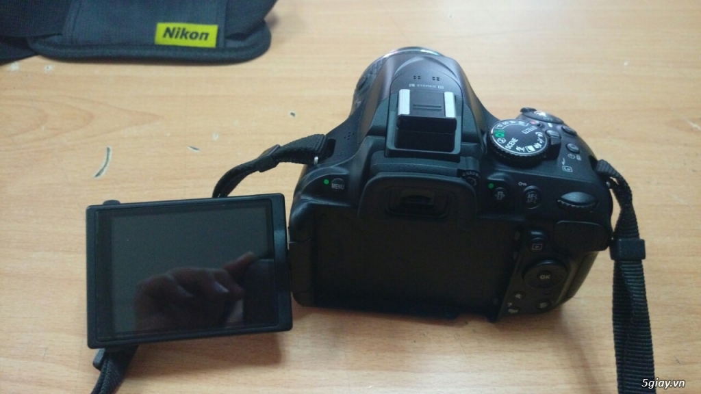 Canon D5200 mới 99,9% đi kèm lens NIKKOR 18-55 và lens NIKKOR 55-200..