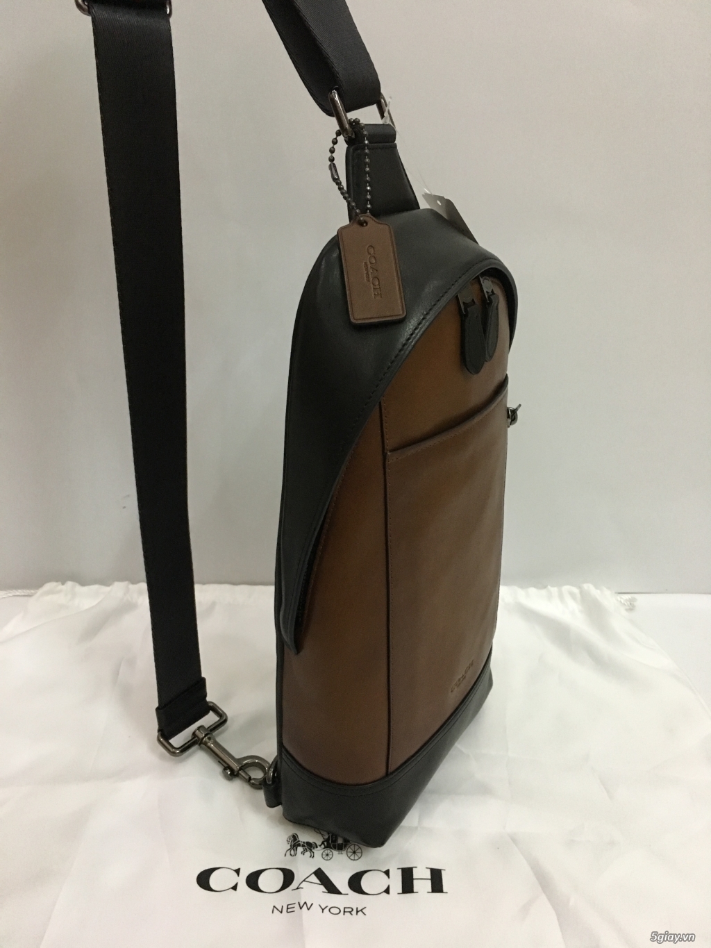 Túi xách coach - men sling pack - Xách tay từ Mỹ - 3