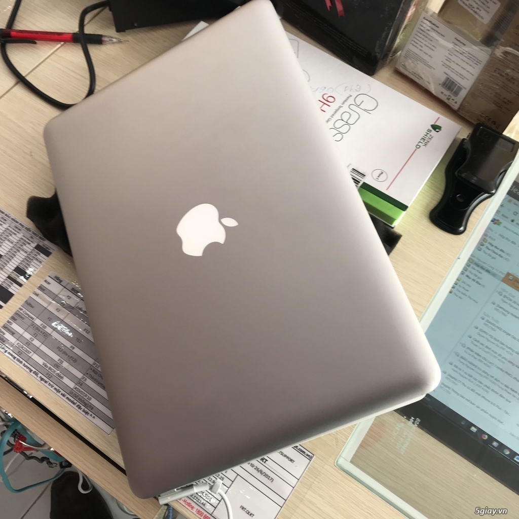 Macbook pro 13inch i5 4G máy đẹp