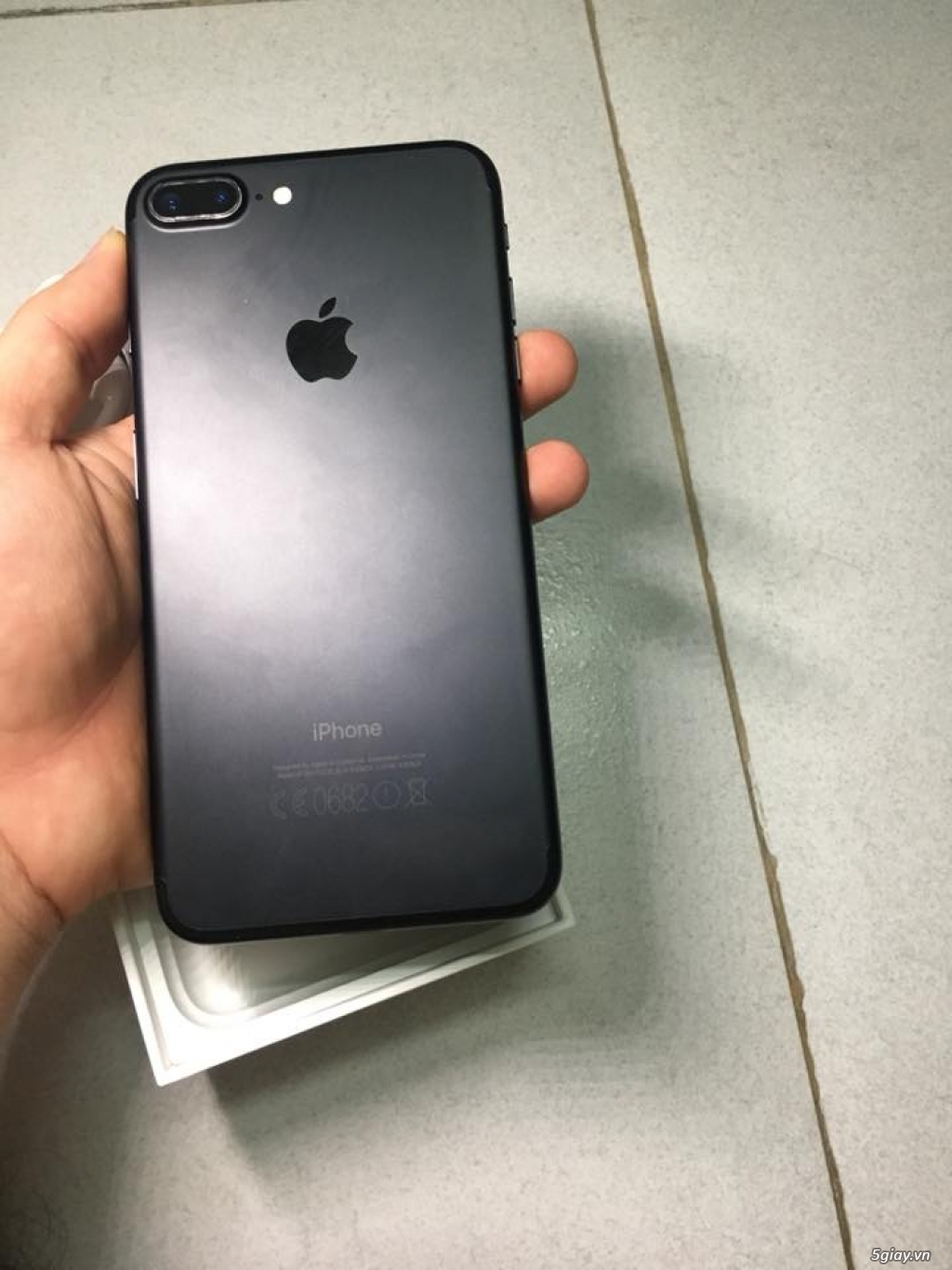 Cần bán iPhone 7 plus 32Gb matte black - 3