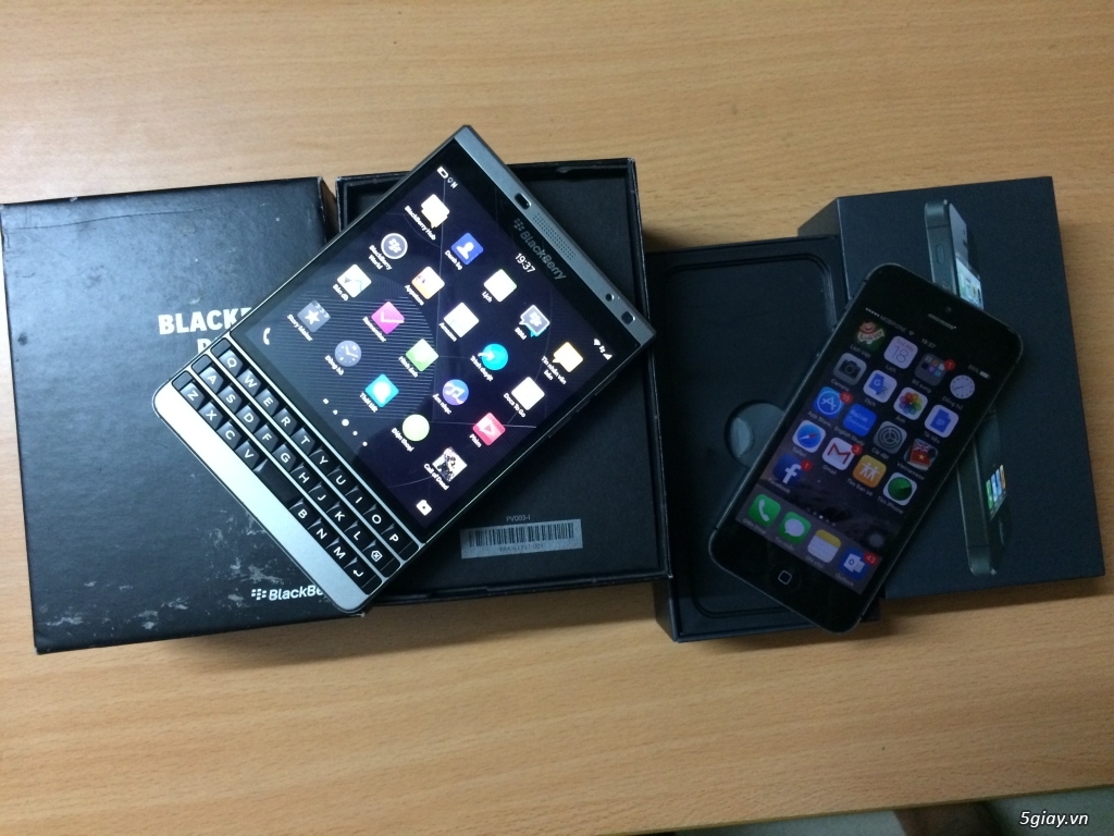 Cần bán gấp bộ đôi ip5 black vs bb pasport silver