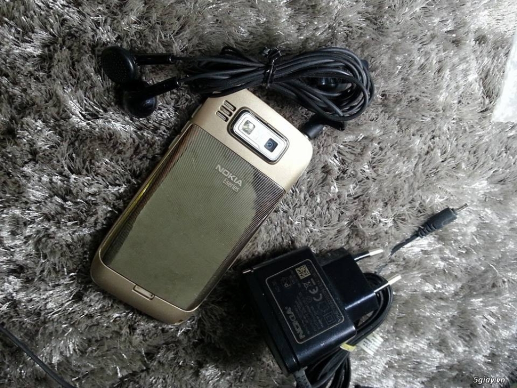 Điện thoại chính hãng nokia E72 GOLD mới. - 2