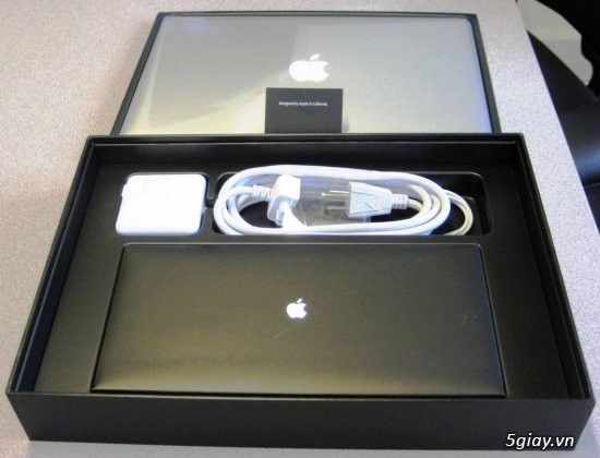 Macbook Air 2017 13” likenew fullbox chưa kích BH