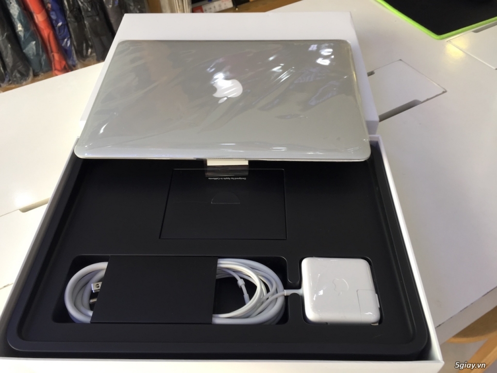 New Box: Macbook Pro 15 TouchBar 2017 MPTU2, Macbook Air 13 2017 MQD42 giá rẻ - 7