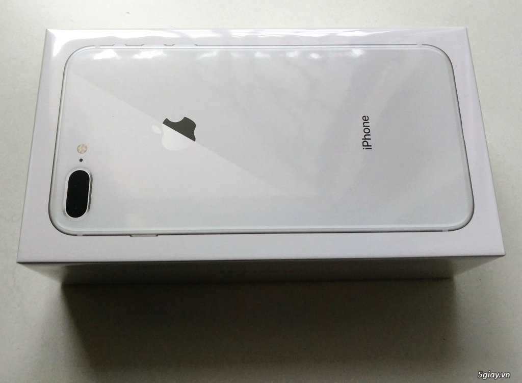 Iphone 8 plus 64GB quốc tế silver, hàng Singapore chưa active