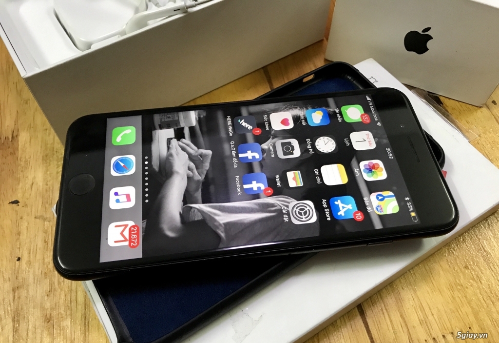 Bán Iphone 7plus 128gb đen mờ + case da xịn Apple