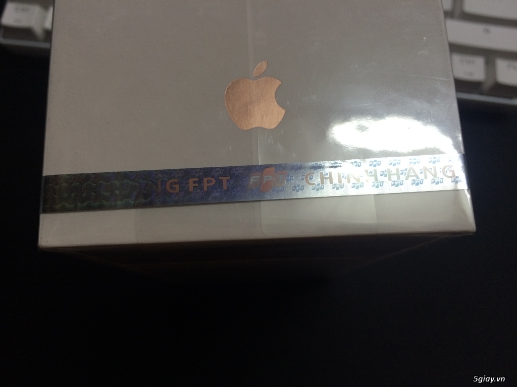Cần bán Apple iPhone 8 64Gb Gold Chính hãng FPT nguyên seal