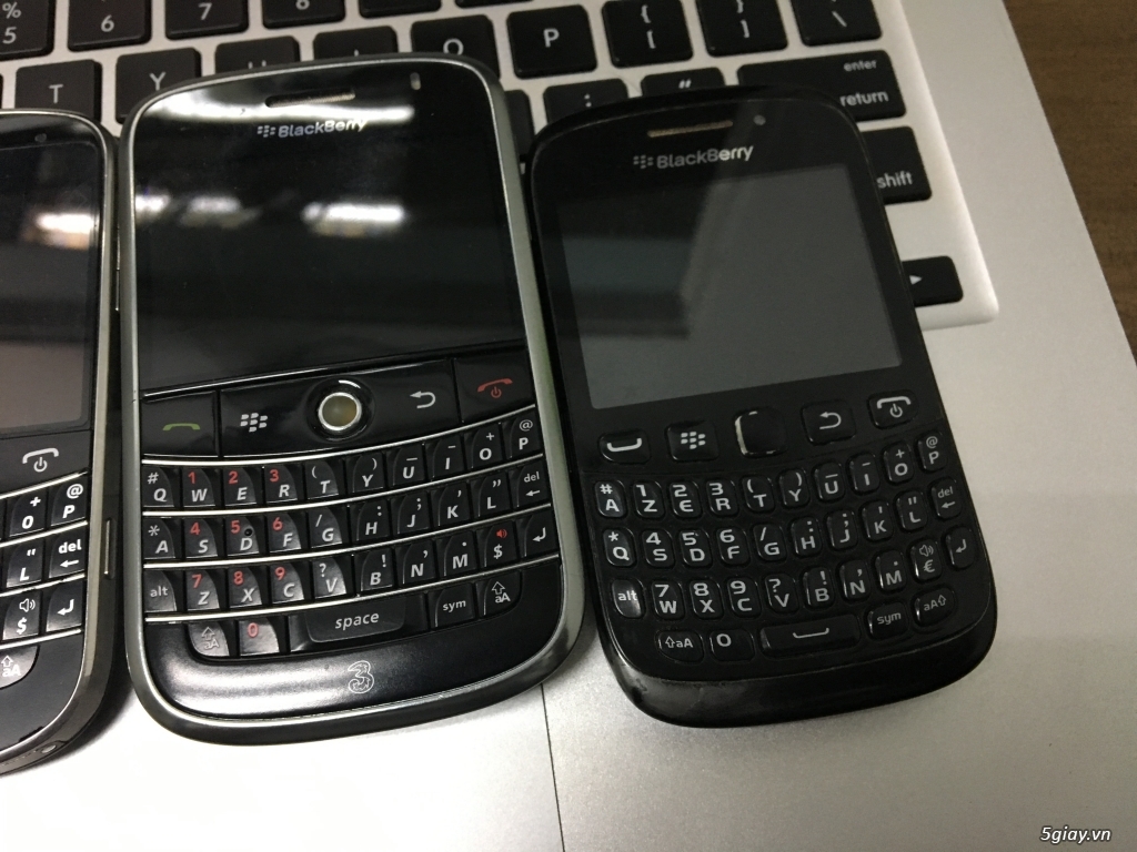BB 9900 gold+BB 9000 len ken tặng thêm vài cái xác còn xài bình thường