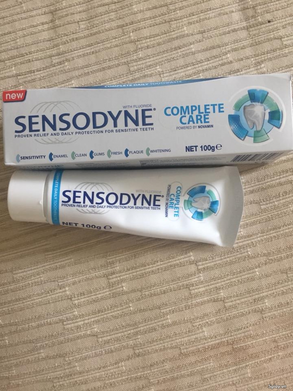 Kem đánh răng Sensodyne dành cho răng nhạy cảm và làm trắng răng