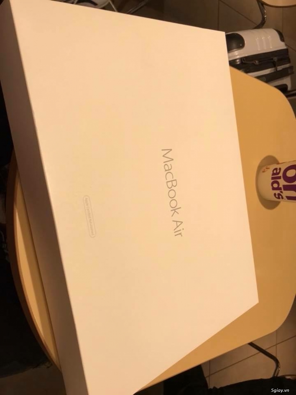 macbook air 2015 99% mới sạc 34 lần