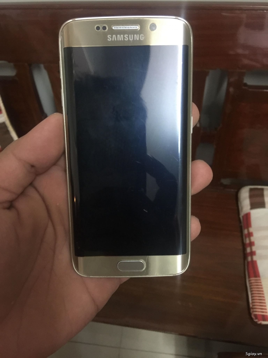 Cần bán em s6 edge 64g gold