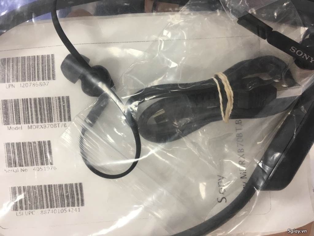 Cần bán: tai nghe Sony Bluetooth