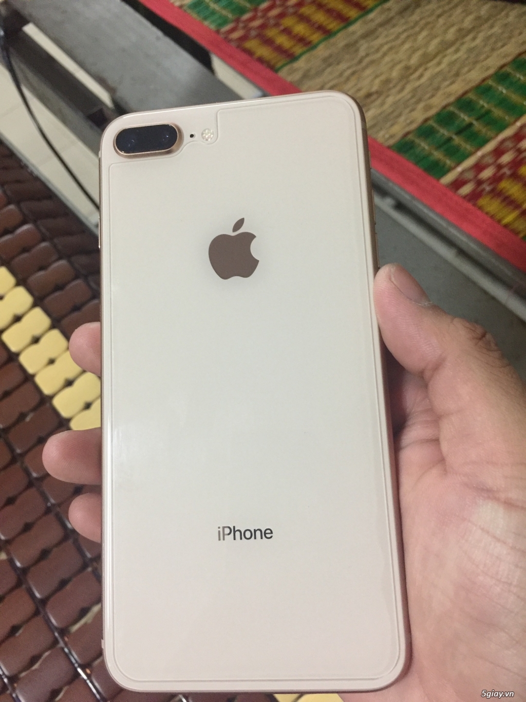 Cần ra đi iphone 8 plus 64gb Gold