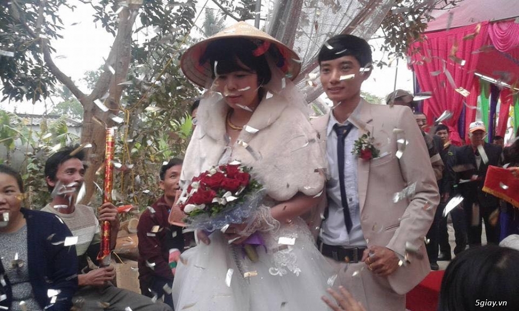Cô dâu hơn chú rể 2 giáp
