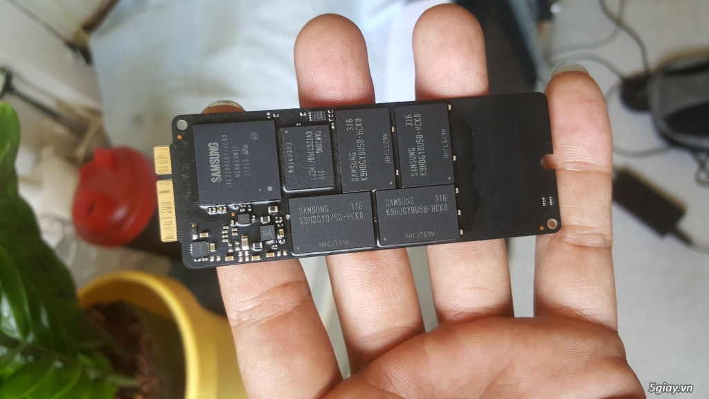 SSD macbook Air 128gb - bút trình chiếu Logitech - 1