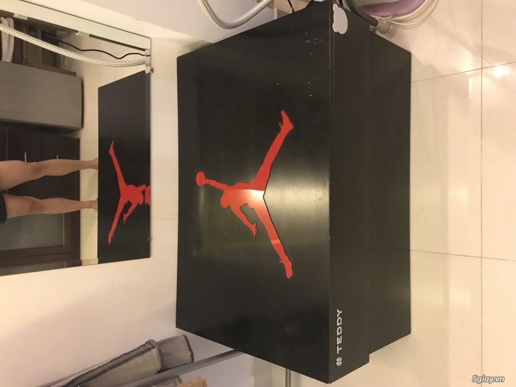 Bán box đựng được 12 đôi giày