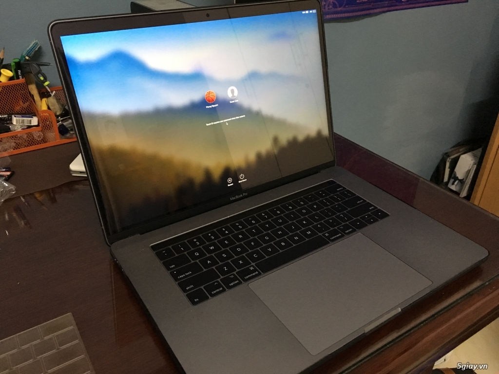 MacBook Pro 15 Touch Bar, Late 2016, MLH32LL/A