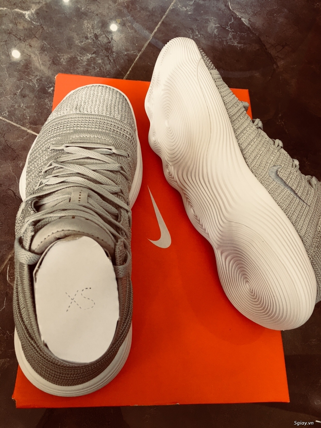 Bán giày Nike chính hãng,hàng đảm bảo và new 100% nhé
