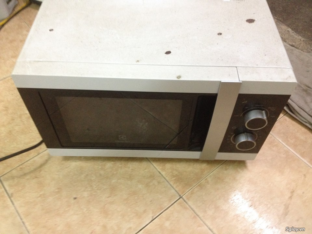 Sửa lò vi sóng electrolux không làm nóng thức ăn tại Hà Nội - 3