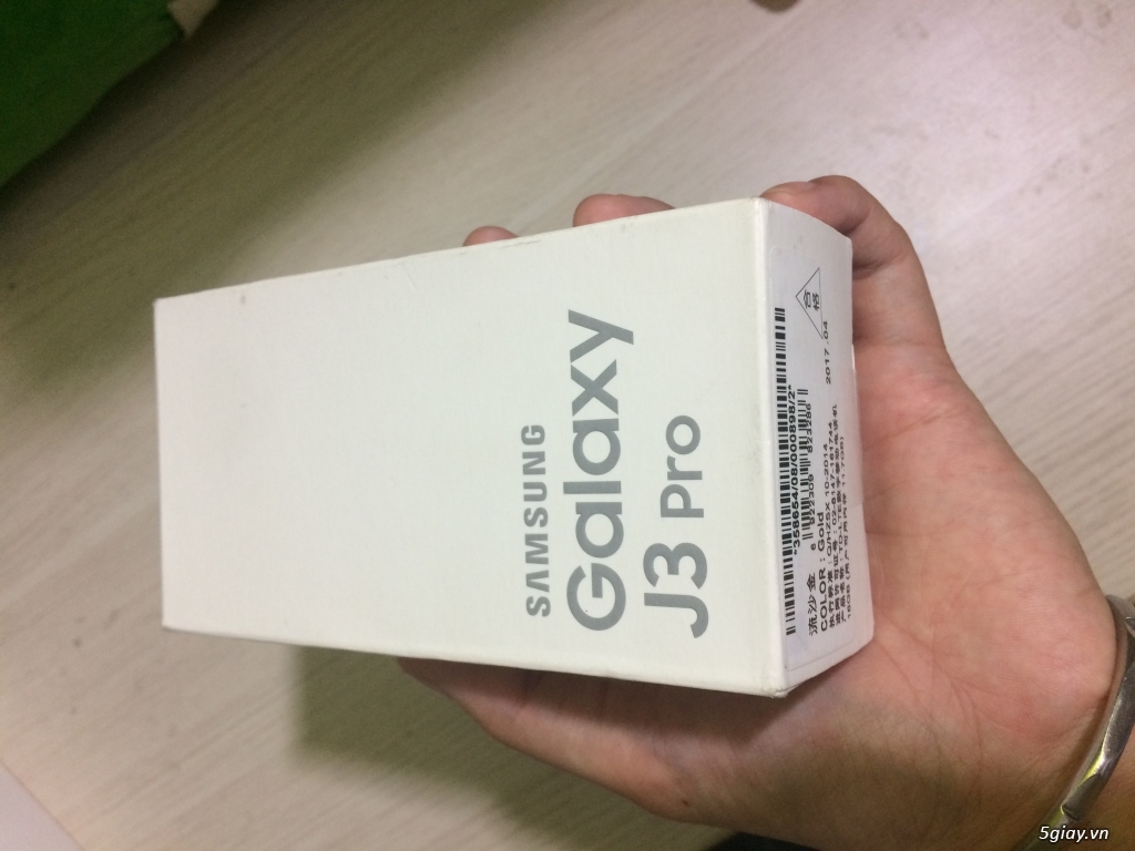Samsung Galaxy J3 Pro - 1