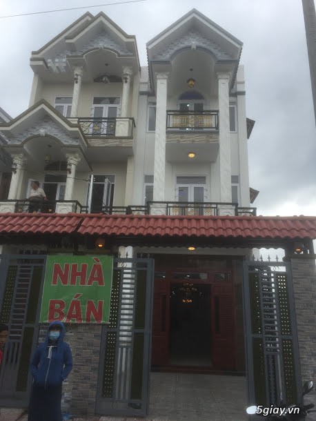 Bán nhà mặt tiền 2 lầu 1 trệt đường cây Đa Sề Dĩ An Bình Dương - 1