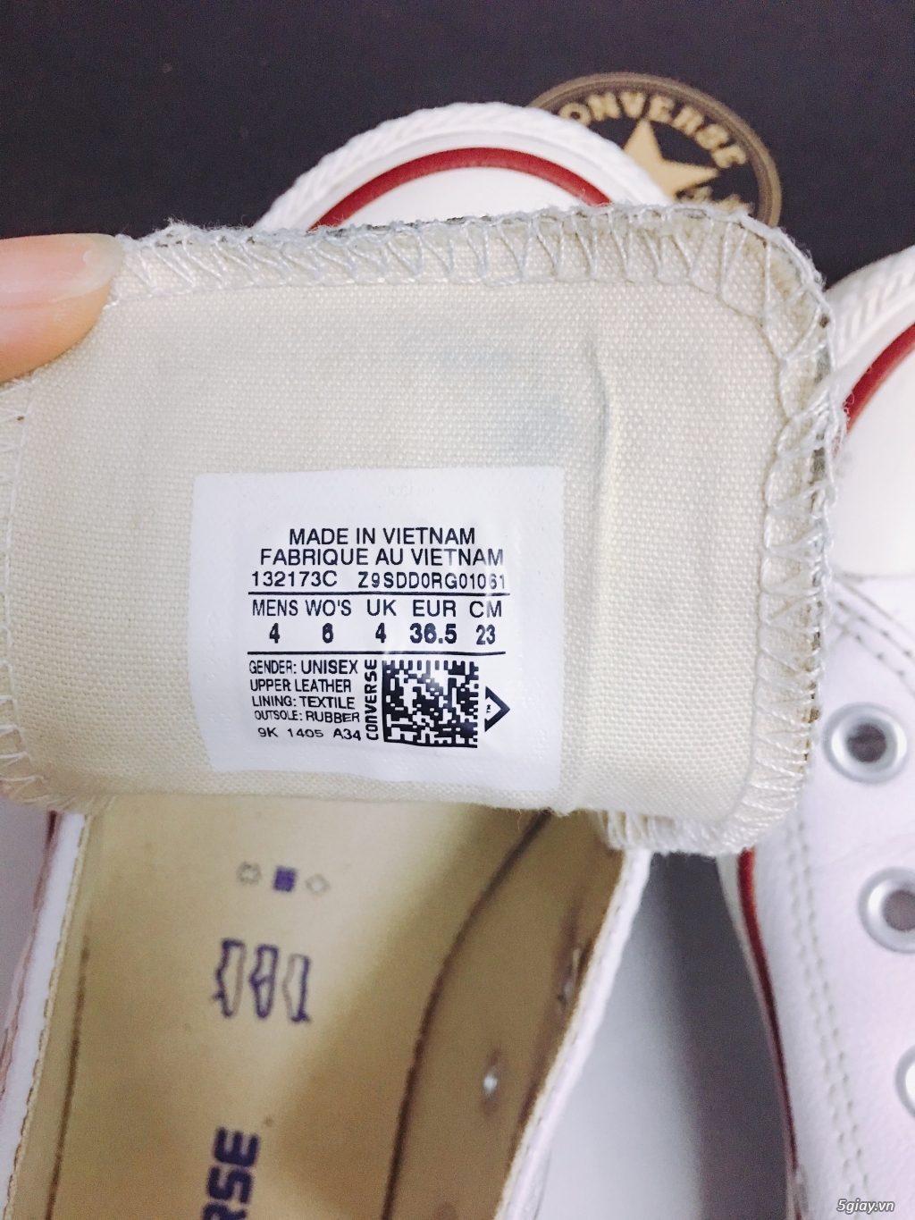 Cần thanh lý bata Converse trắng chất liệu da - 1