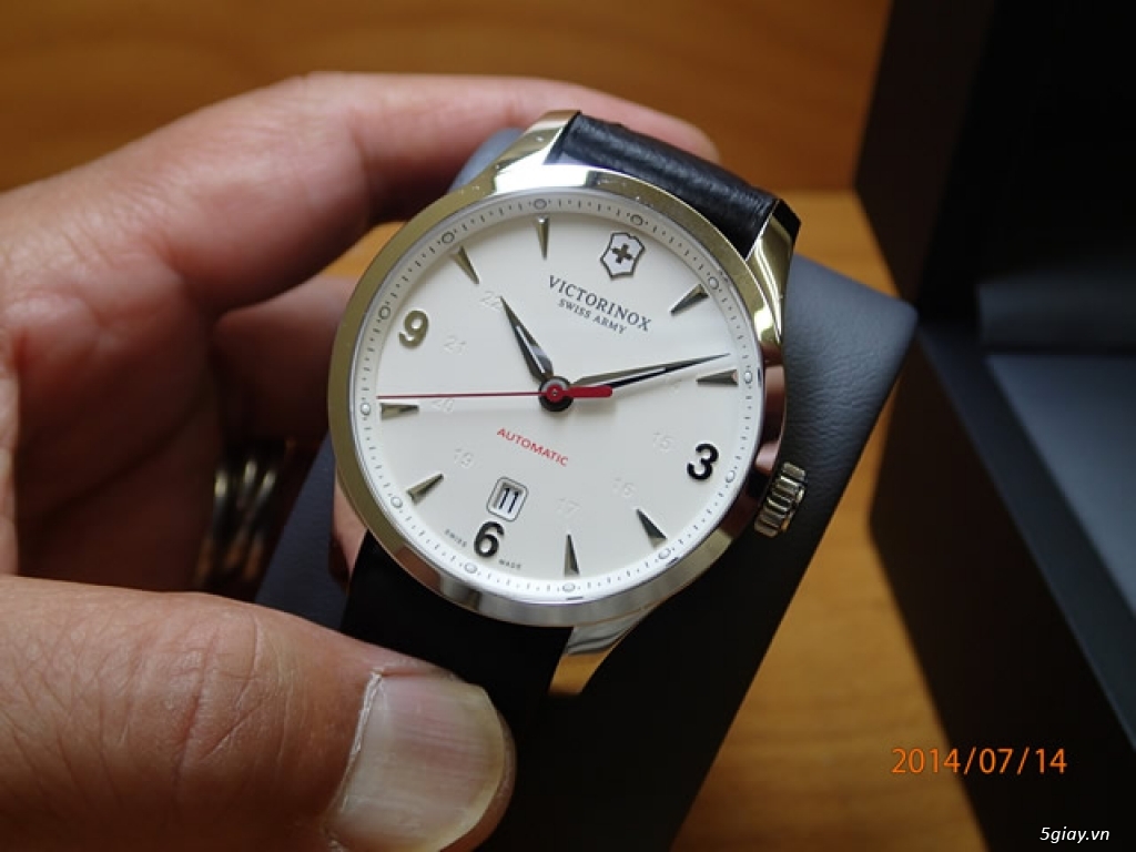 Đồng hồ automatic Swiss-made Victorinox241666 size40mm - 1