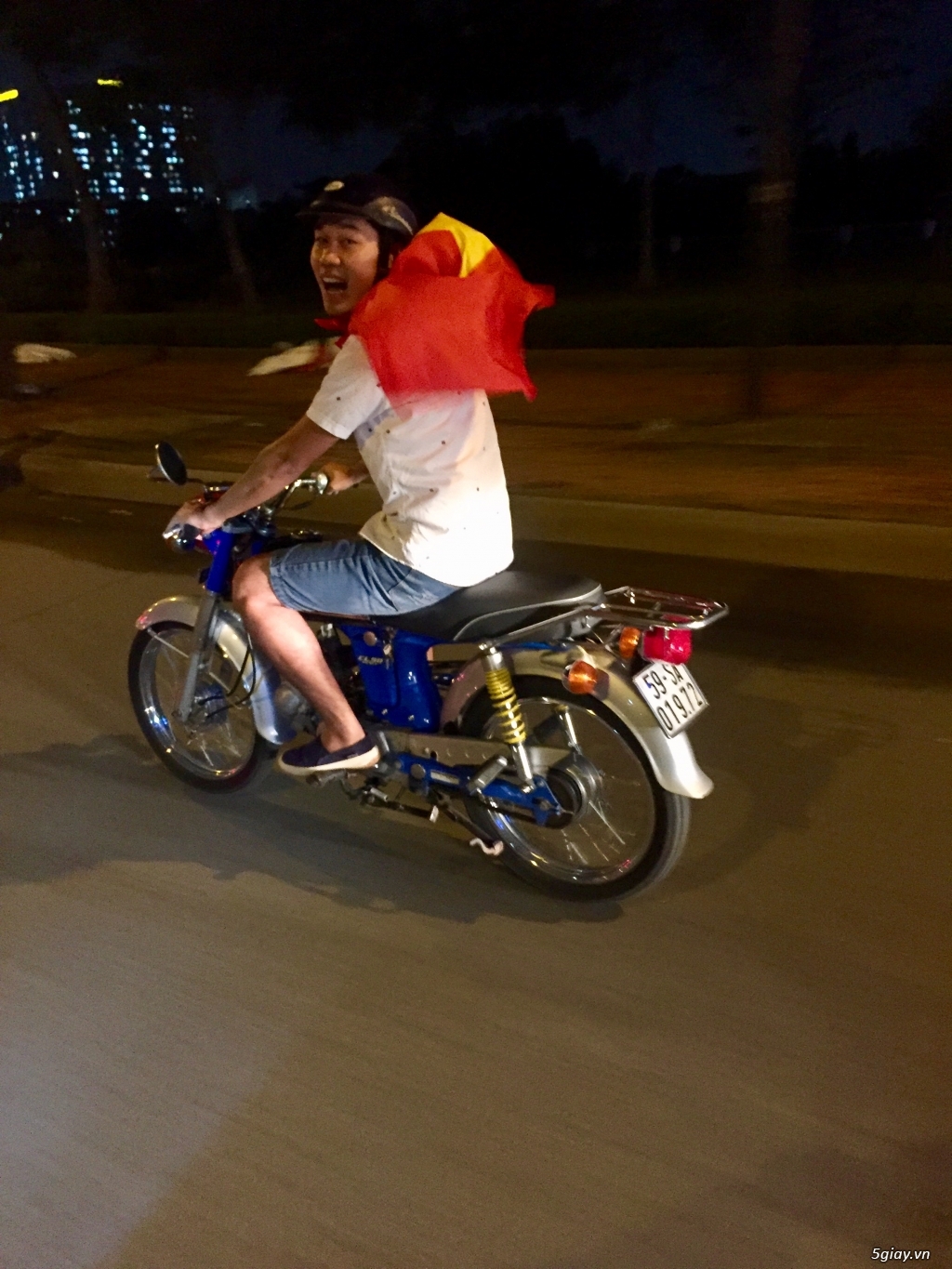 Bán Xe 67 Xuống Xác Ủng Hộ VN