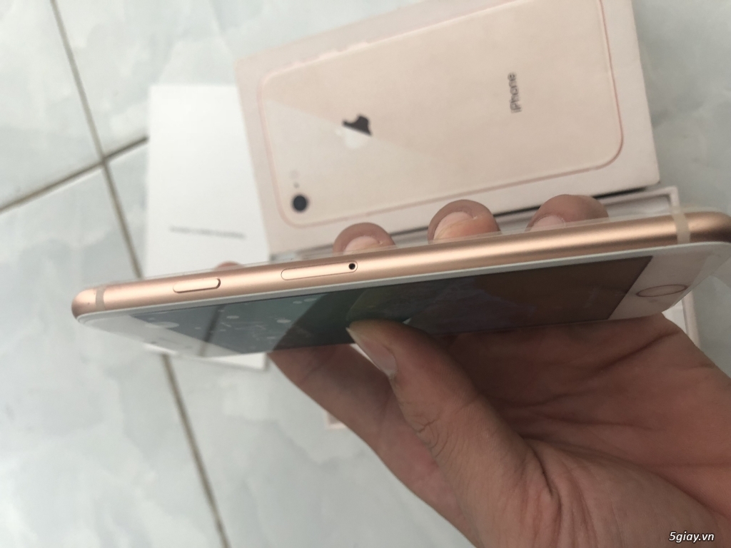 Iphone 8 64G gold Quốc tế. BH 26/12/2018.