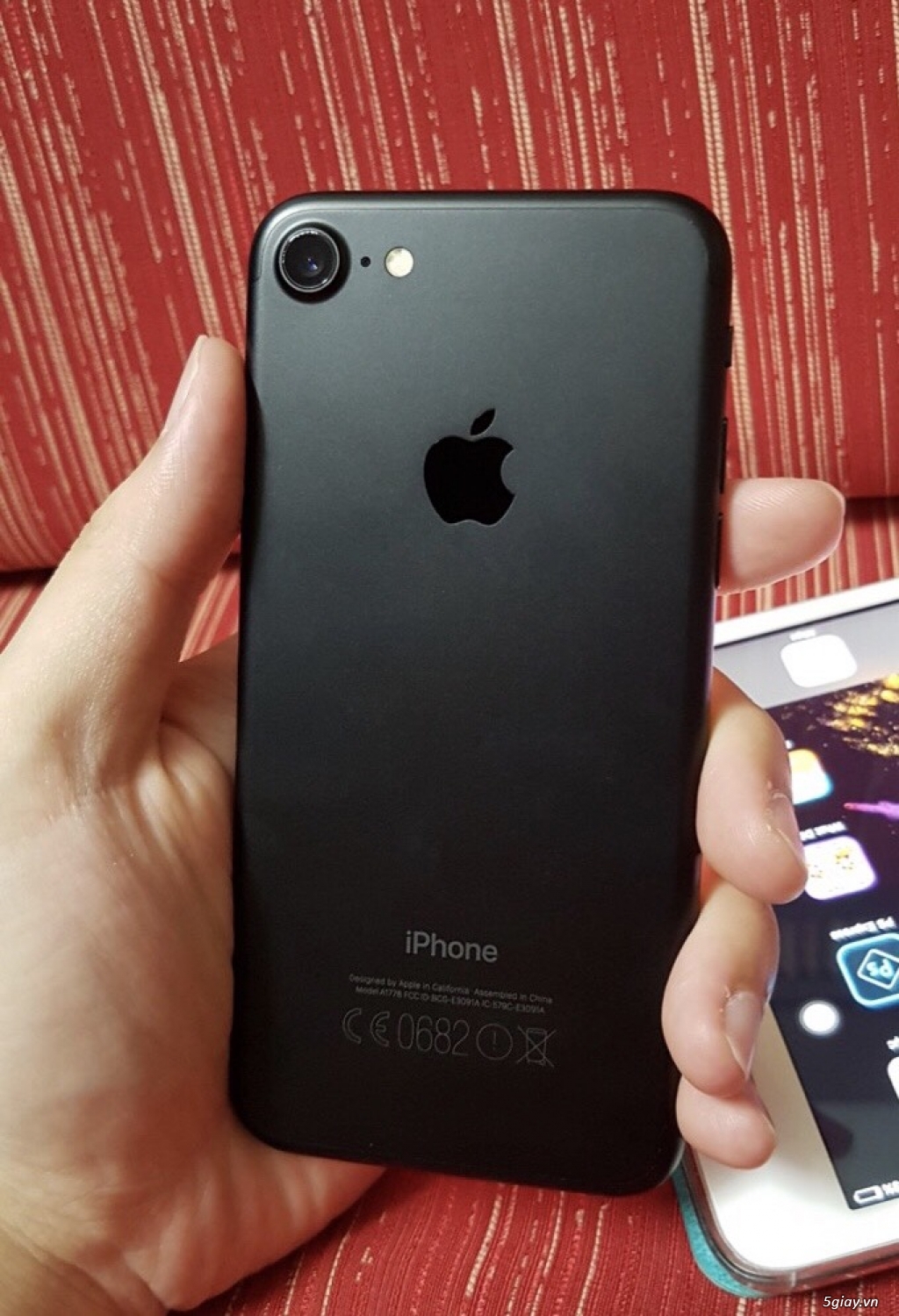 TPHCM_Iphone 7 Đen 32G Quốc tế Full phụ kiện + tặng kèm ốp zin Apple - 1