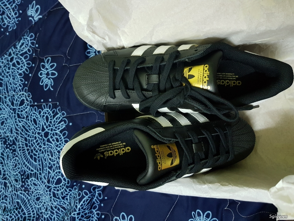 Cần bán đôi giày Adidas Super Star Size39  giá 2 triệu - 1