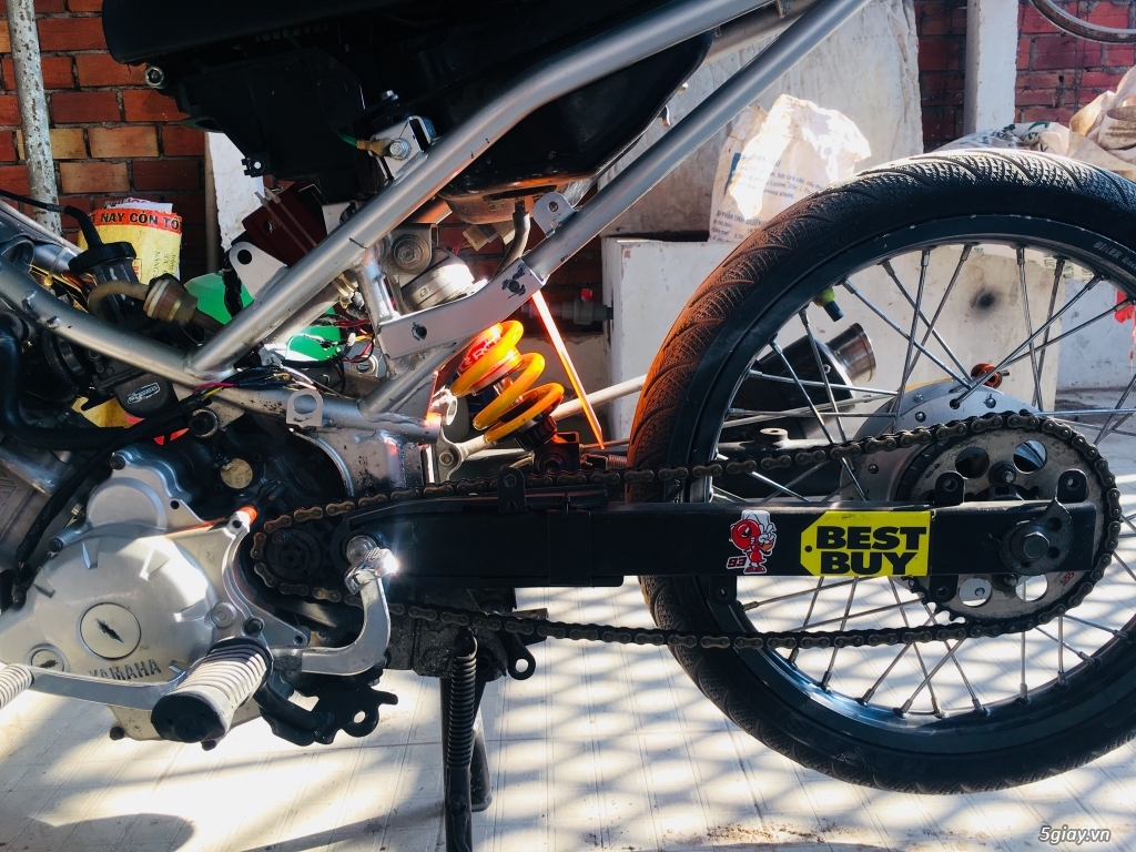 Ex độ xe chạy sân giá mềm