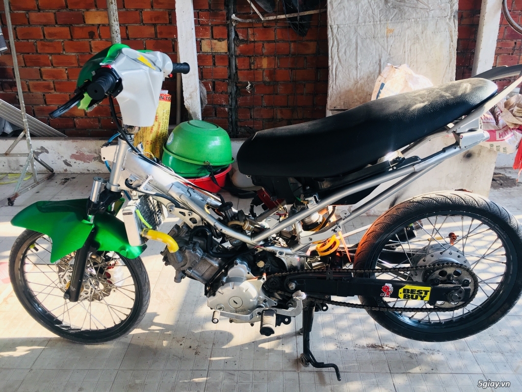 Ex độ xe chạy sân giá mềm - 1