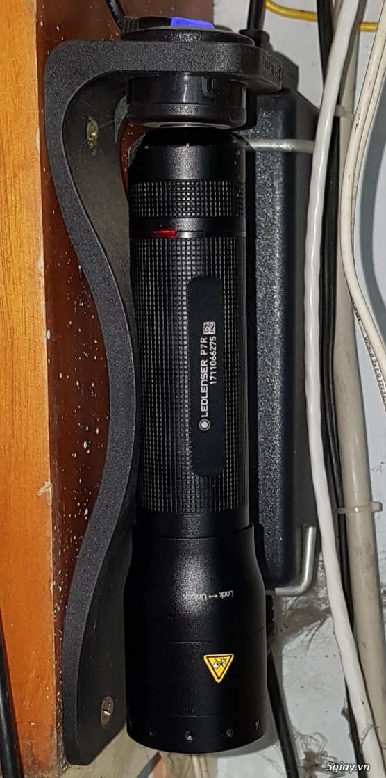 Cần bán đèn pin led lenser P7R - 2