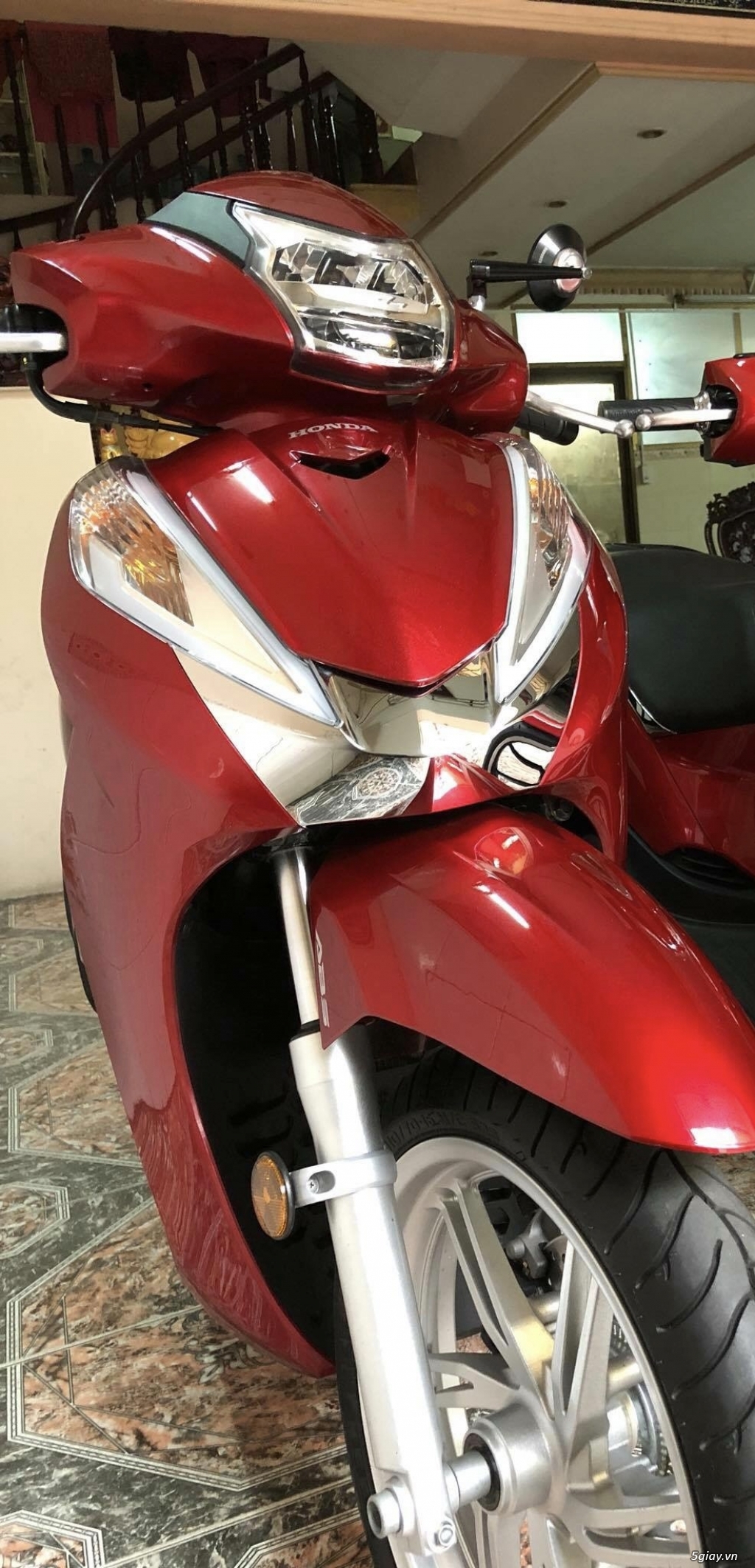 Cần bán SH 300i màu đỏ 2017