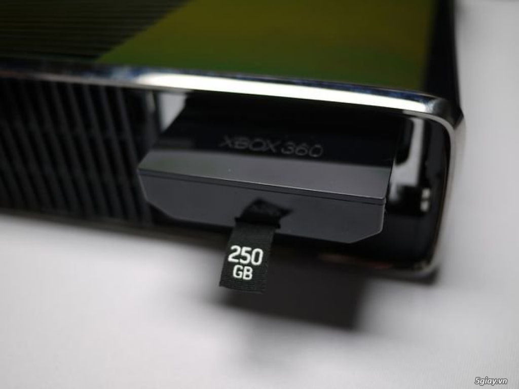 Cần bán xbox 360 slim 250 gb date 2011 2 tay cầm wireless