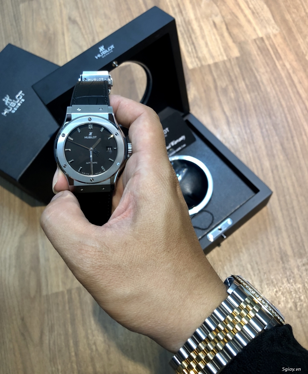 Cần bán Hublot Hong Kong