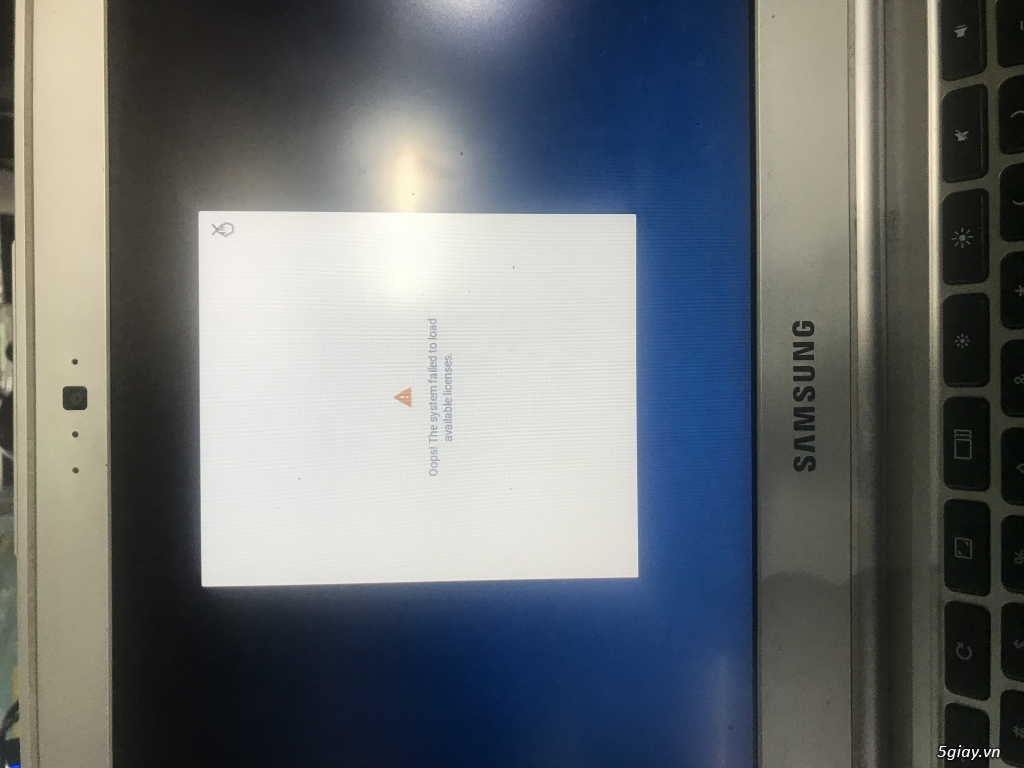 Chromebook Samsung XE303C12 cần bán - 4