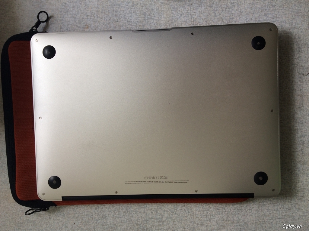 Macbook Air MID 2013 13,3 i5 4G SSD256 bị sọc nhỏ Giá rẻ - 3