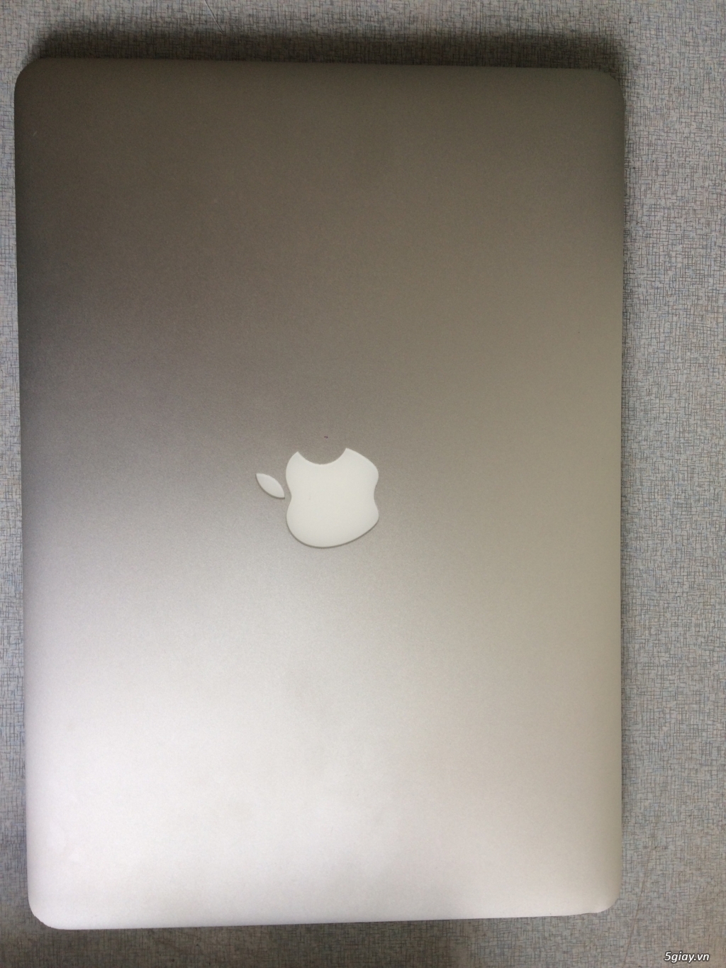 Macbook Air MID 2013 13,3 i5 4G SSD256 bị sọc nhỏ Giá rẻ - 1