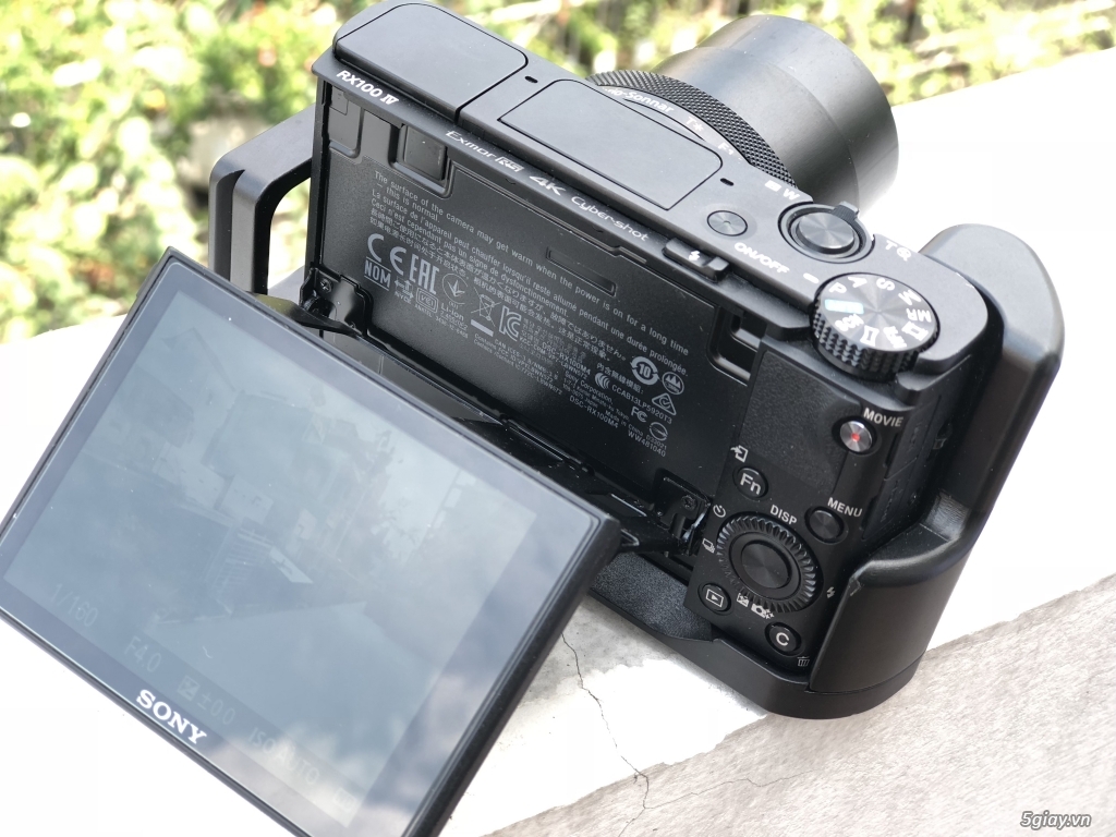 Siêu Compact Sony RX100 Mark IV Quay phim 4k.