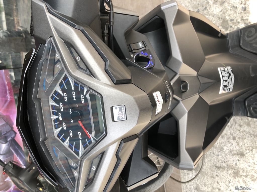 Cần bán vairio vàng cát dk t10/2017 odo 1800km - 1