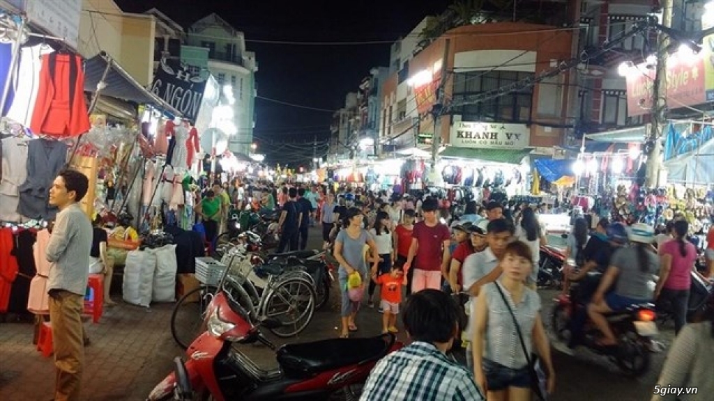 Chợ Hạnh Thông Tây - Thương đường mua sắm ăn uống giá rẻ. - 3