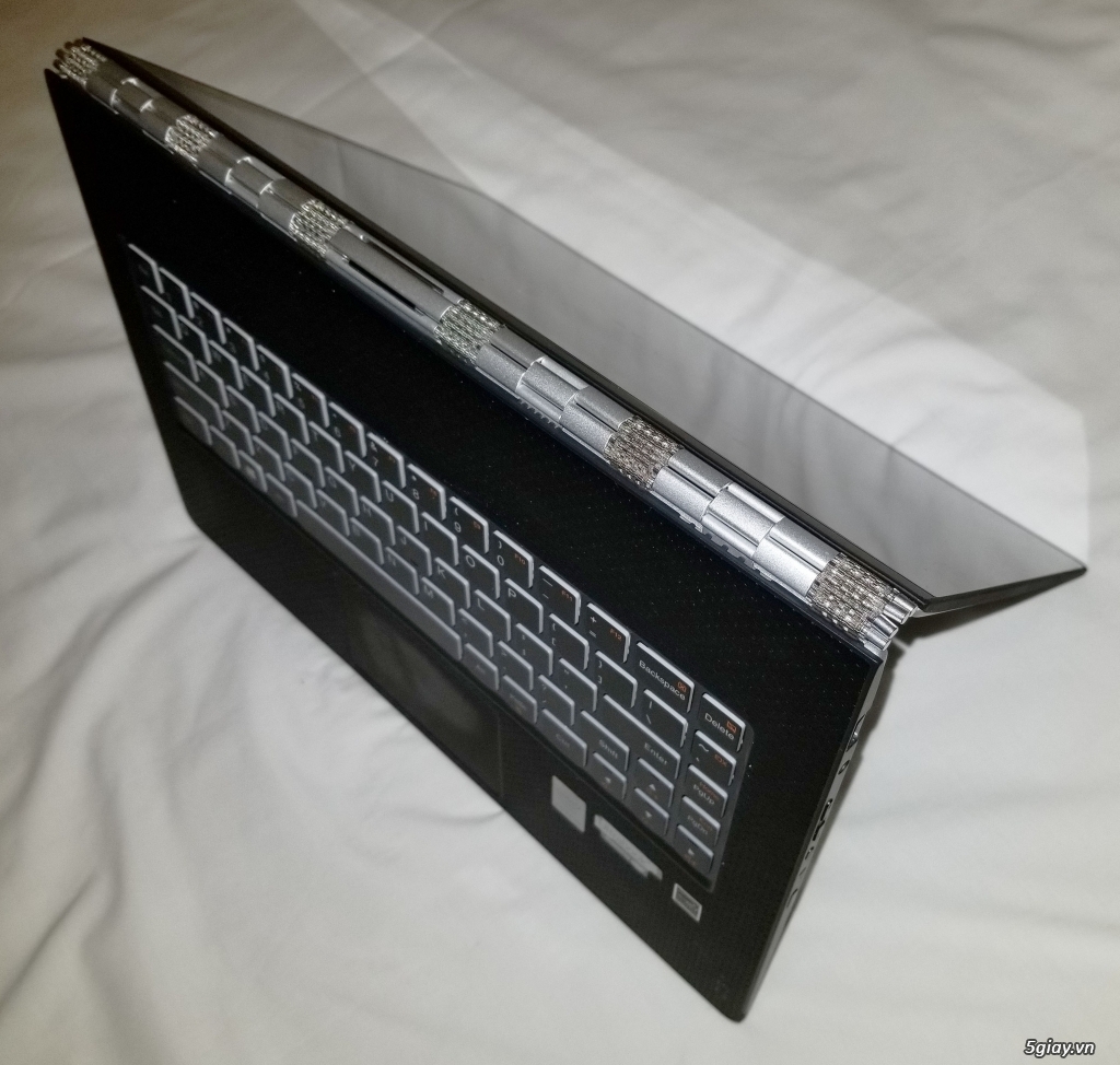 Lenovo Yoga 900 13.3” 256GB IntelCore i7 3.1GHz 8GB xoay 360 độ. - 2