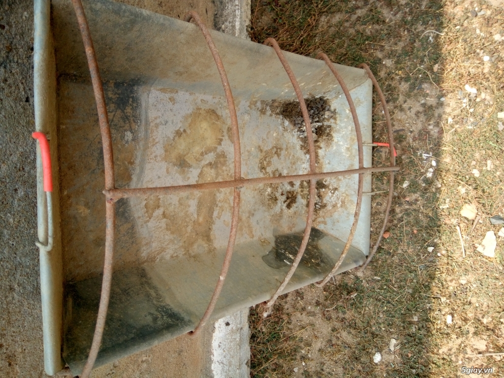 Thanh lý 1 số dung cụ chăn nuôi.