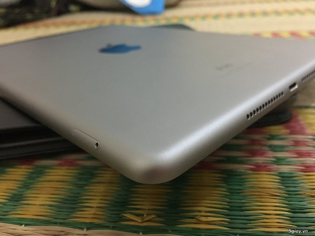 iPad Gen.5 2017 Wifi và 4G - 6