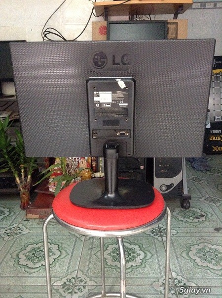 Màn hình LG Led 20M35A - 1