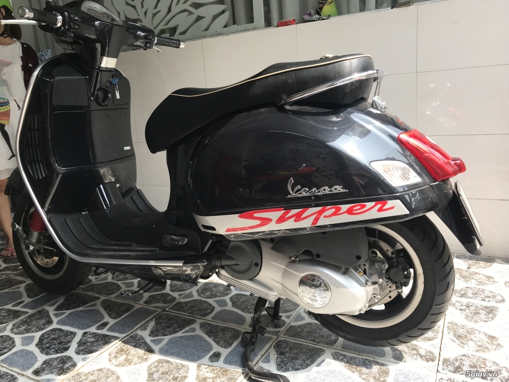 Cần bán Vespa GTS 125 ie 3v mới 99% đk 2015