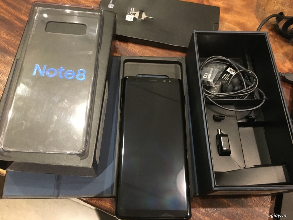 Note 8 đen hàng SSVN full box. Còn BH chính hãng đến T11-2018