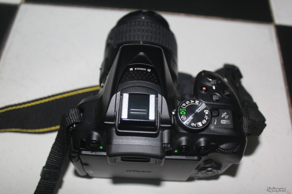 Nikon D5300 +Lens Kit 18-55VRii theo máy
